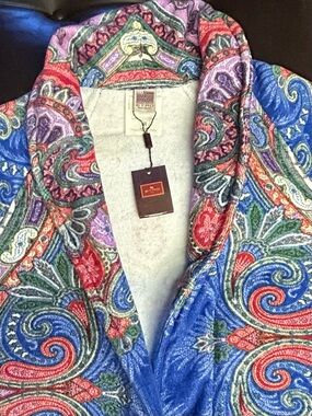 ETRO Home Collection
Paisley pattern colorful cotton bath robe w/ belt.